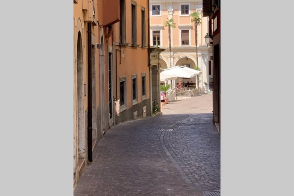 Daisy House: Nice Attic In The Historical Center Salo Exterior photo