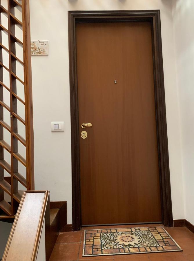 Daisy House: Nice Attic In The Historical Center Salo Exterior photo